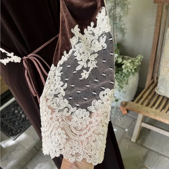 Vintage Jonquil By Diane Samandi Chocolate Brown Velvet Robe Champagne Lace